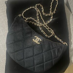 CHANEL Black Quilted Bag with Gold - make up collection bag